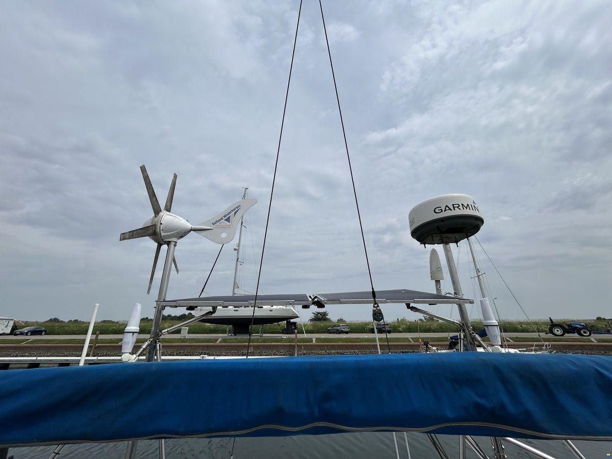 Bavaria 37