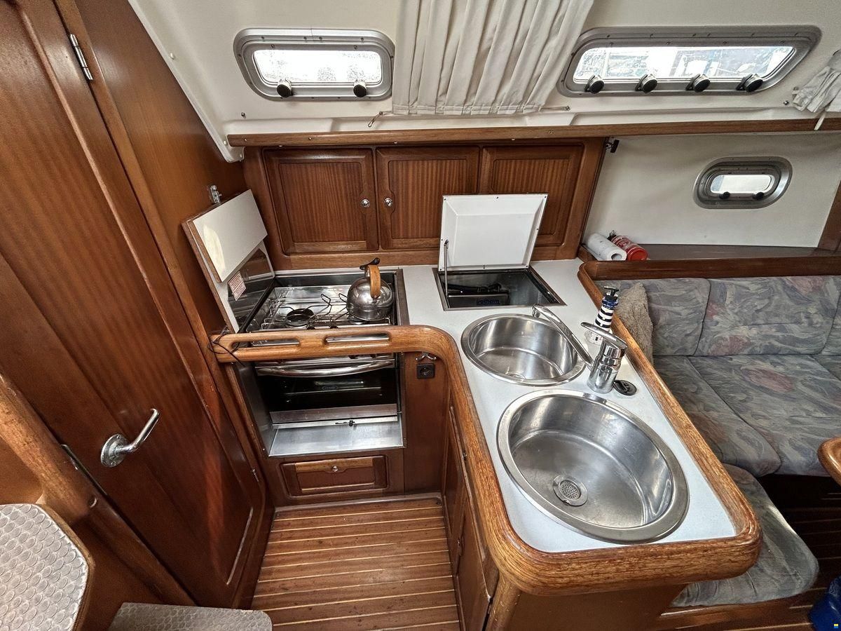Bavaria 37