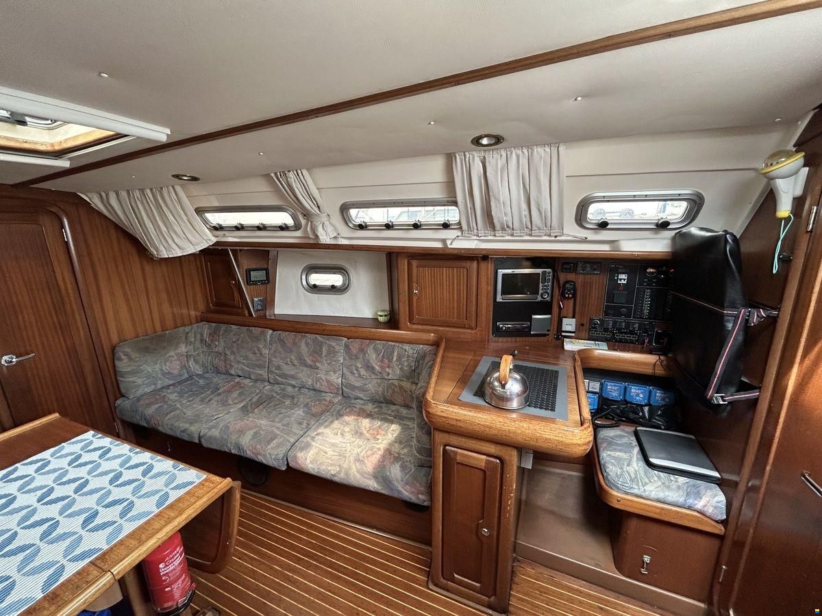 Bavaria 37