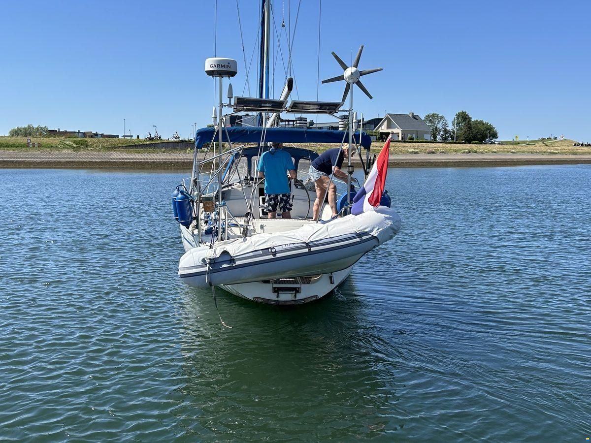 Bavaria 37