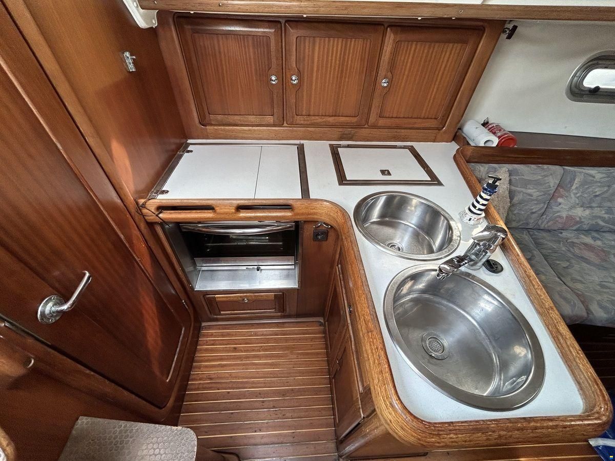 Bavaria 37