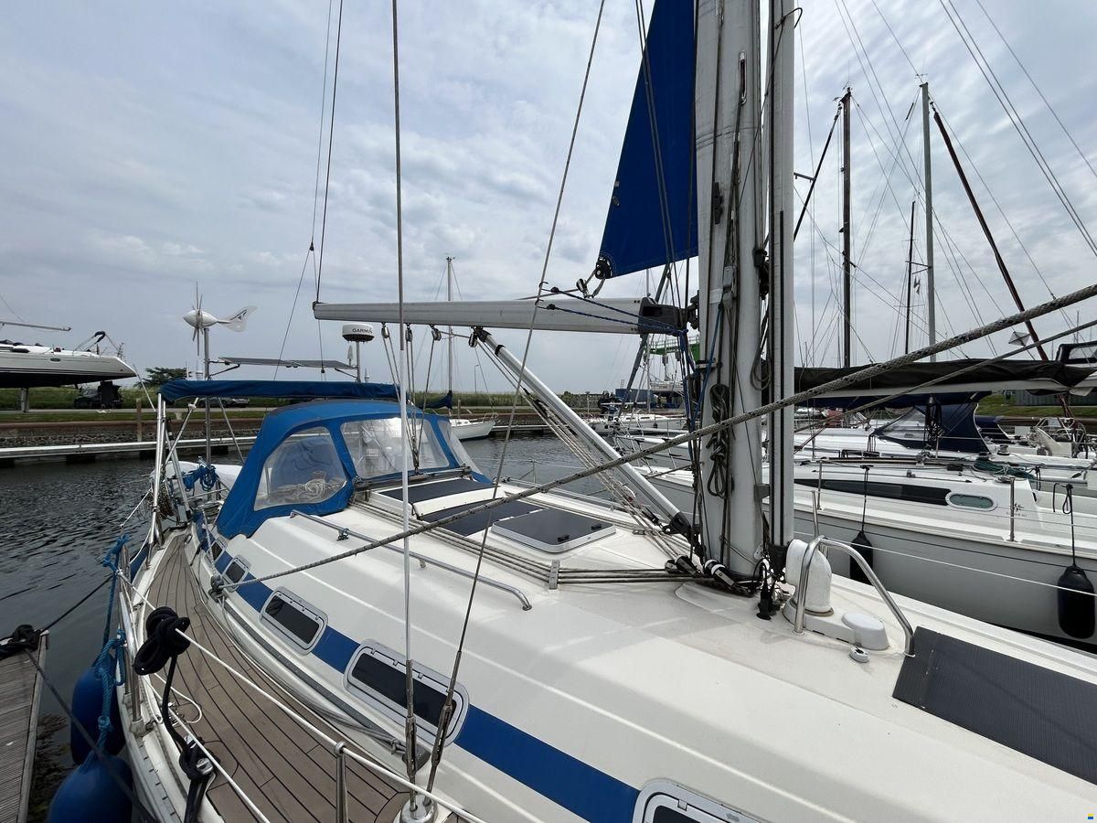 Bavaria 37