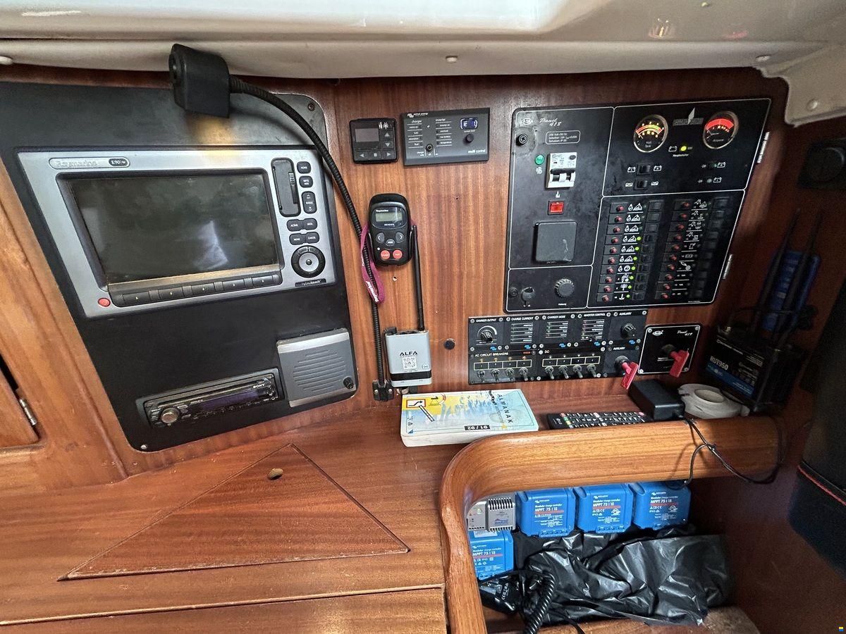 Bavaria 37