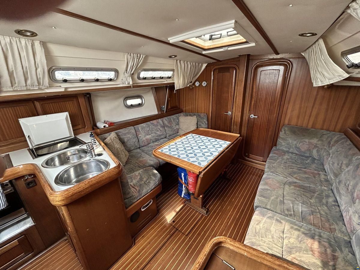 Bavaria 37