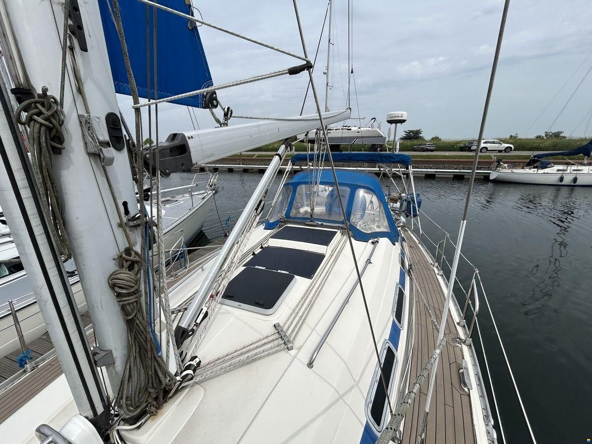 Bavaria 37