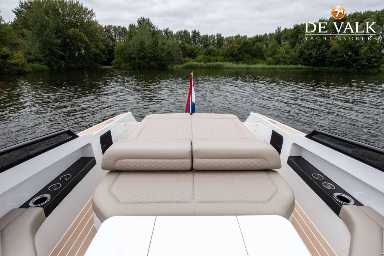 Reborn 40 R Cabin