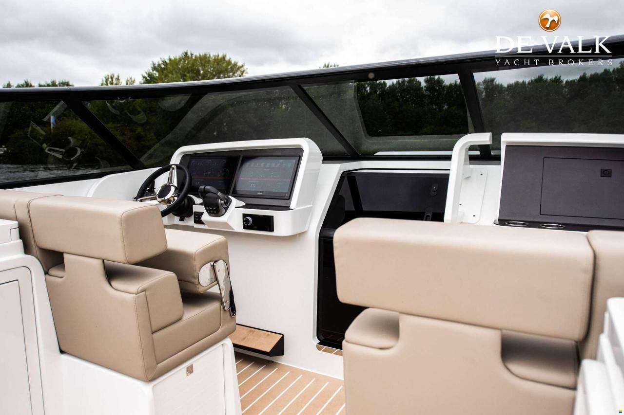 Reborn 40 R Cabin