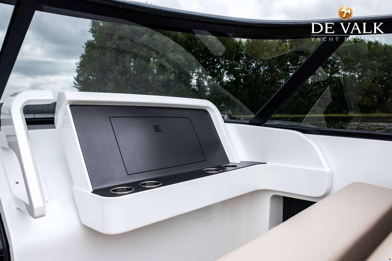 Reborn 40 R Cabin