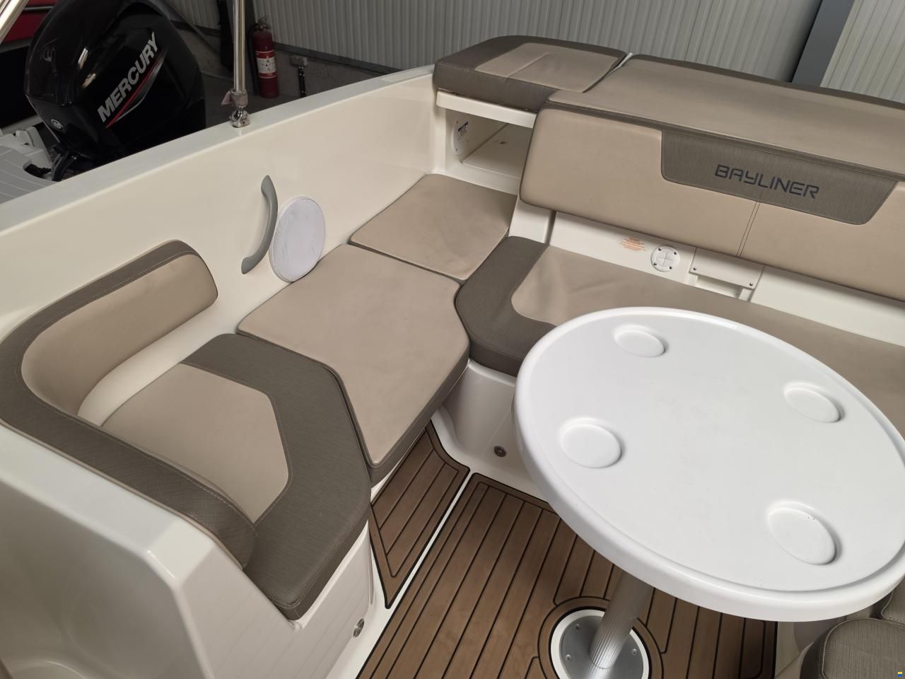 Bayliner VR6