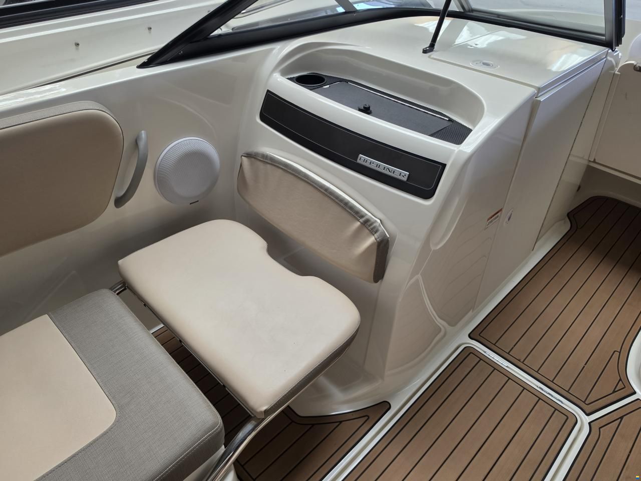 Bayliner VR6