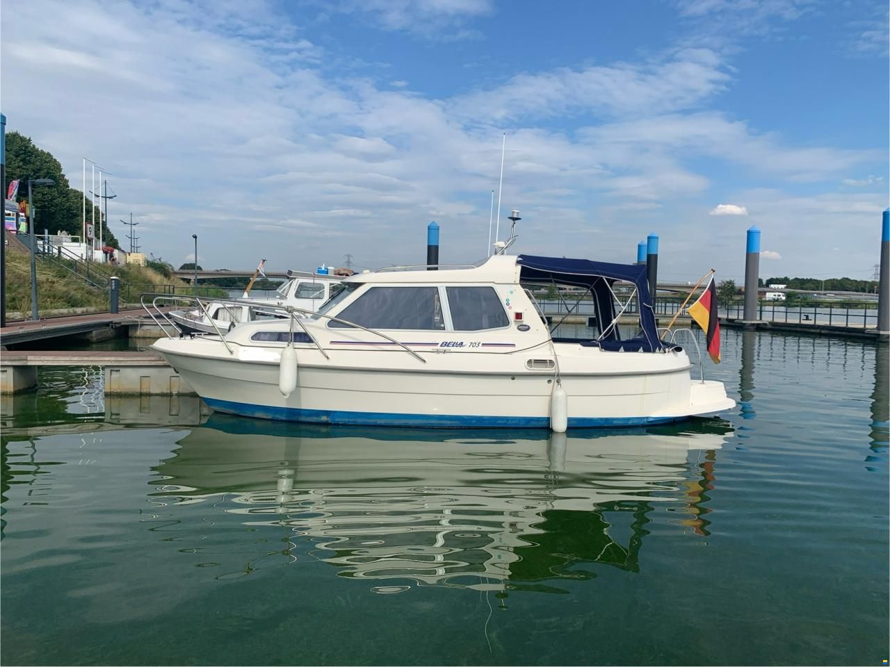 Bella 703