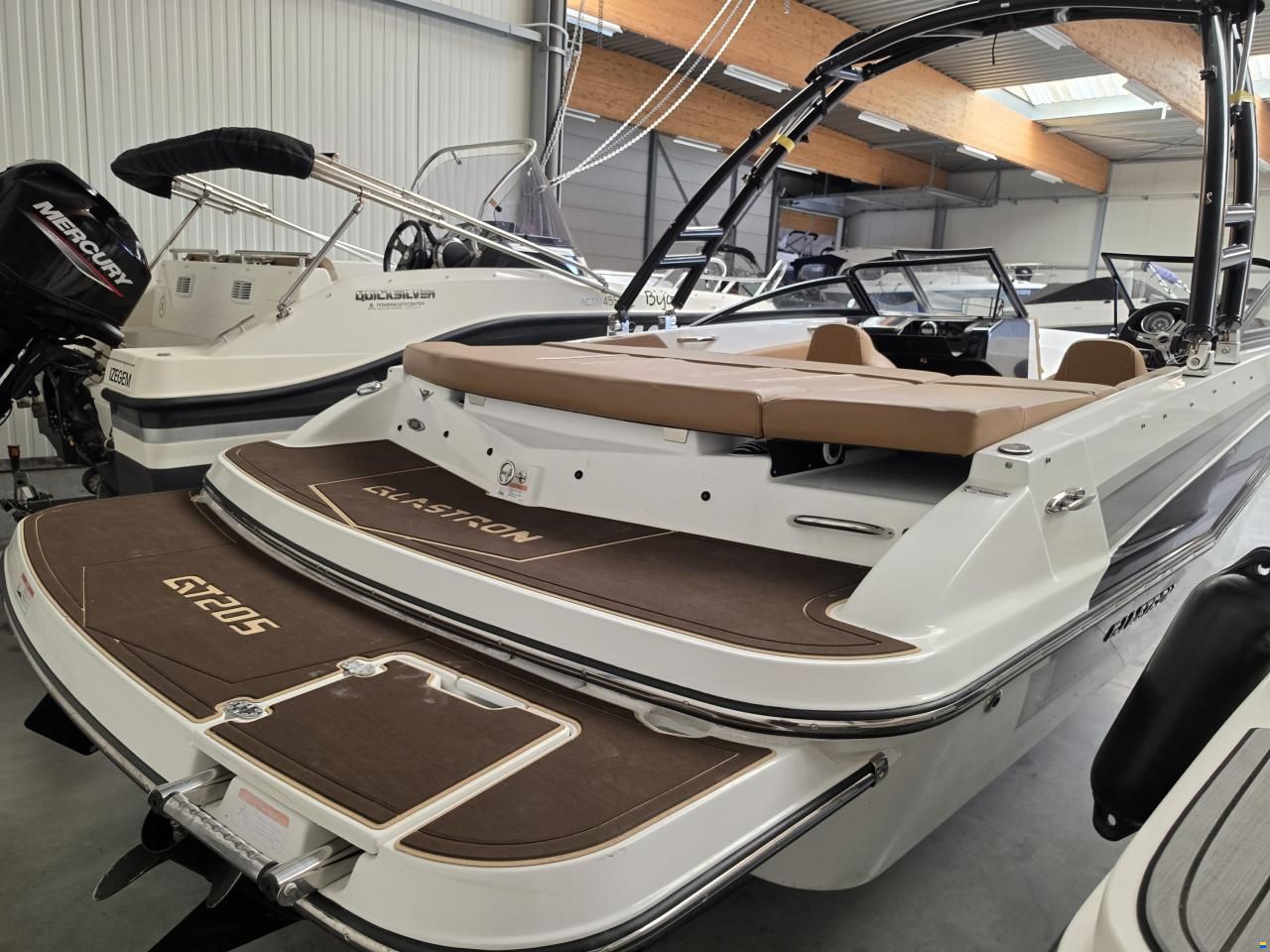 Glastron GT 205