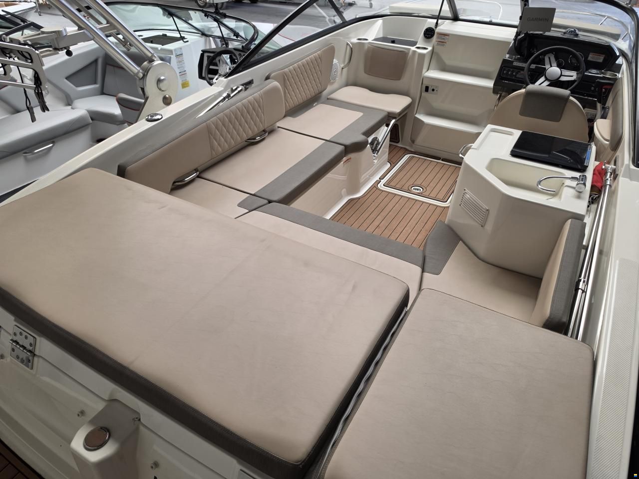 Bayliner VR6 cuddy