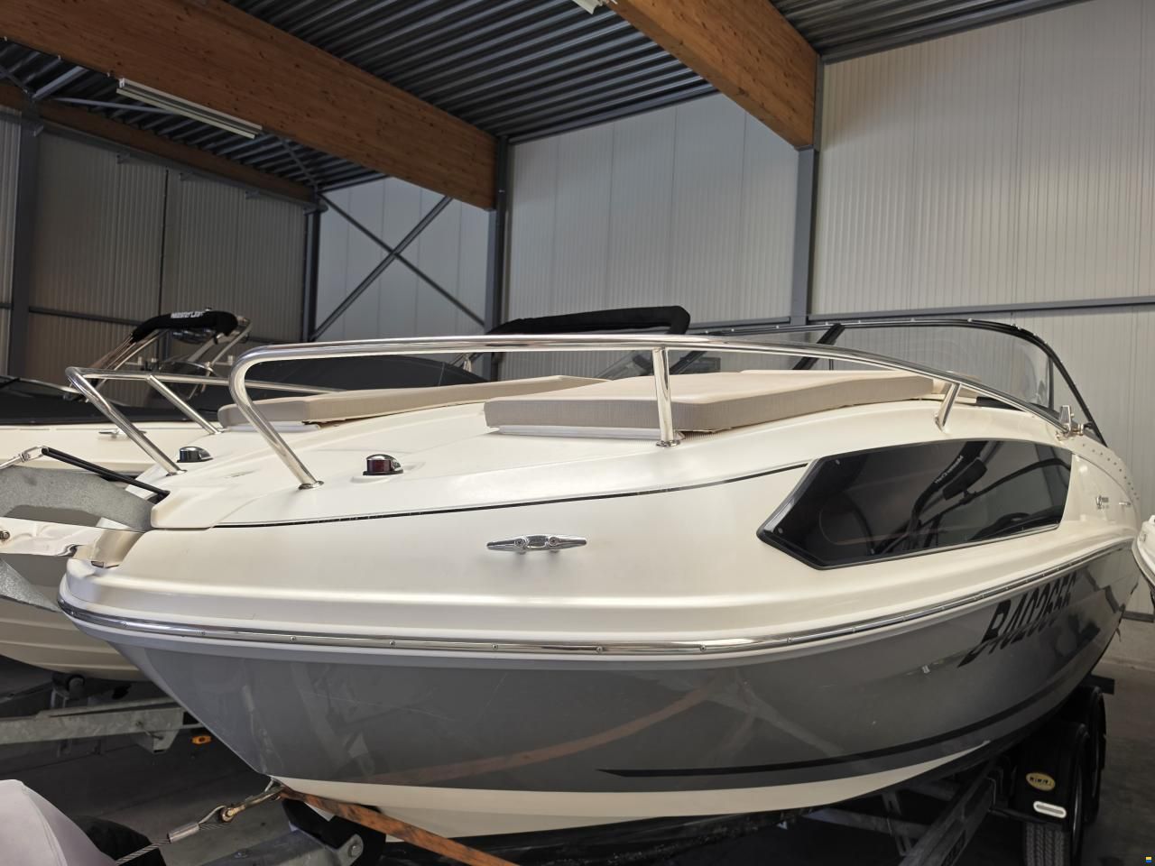 Bayliner VR6 cuddy