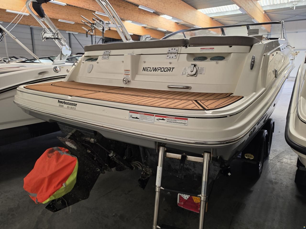 Bayliner VR6 cuddy