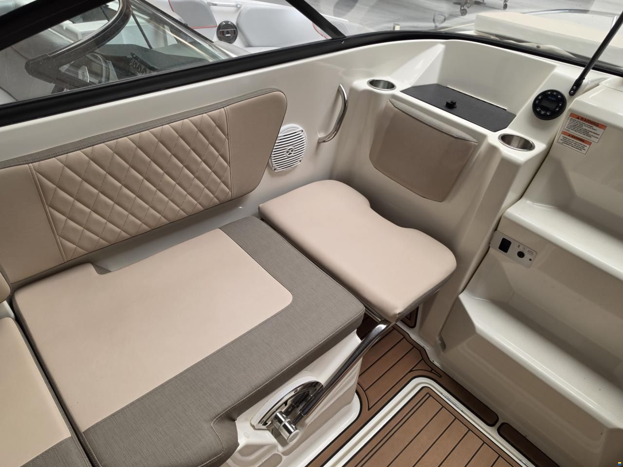 Bayliner VR6 cuddy