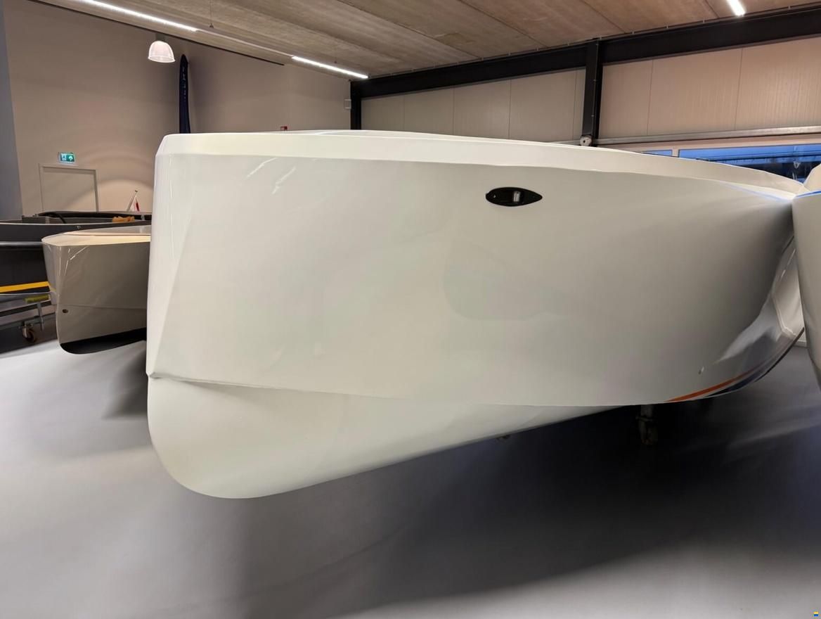 Admiraal Luxury Alu'tender 77