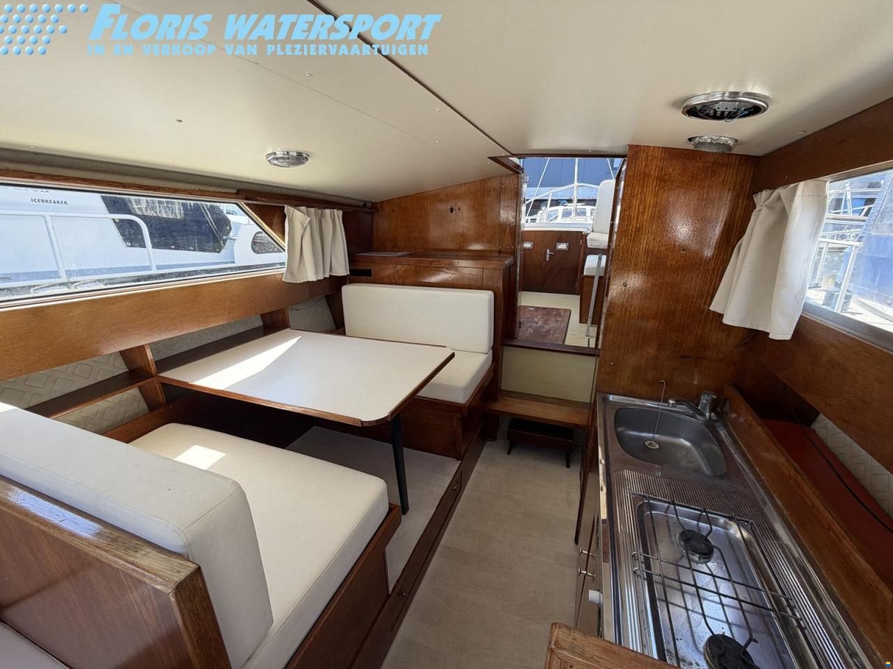 Marco Yachts 810