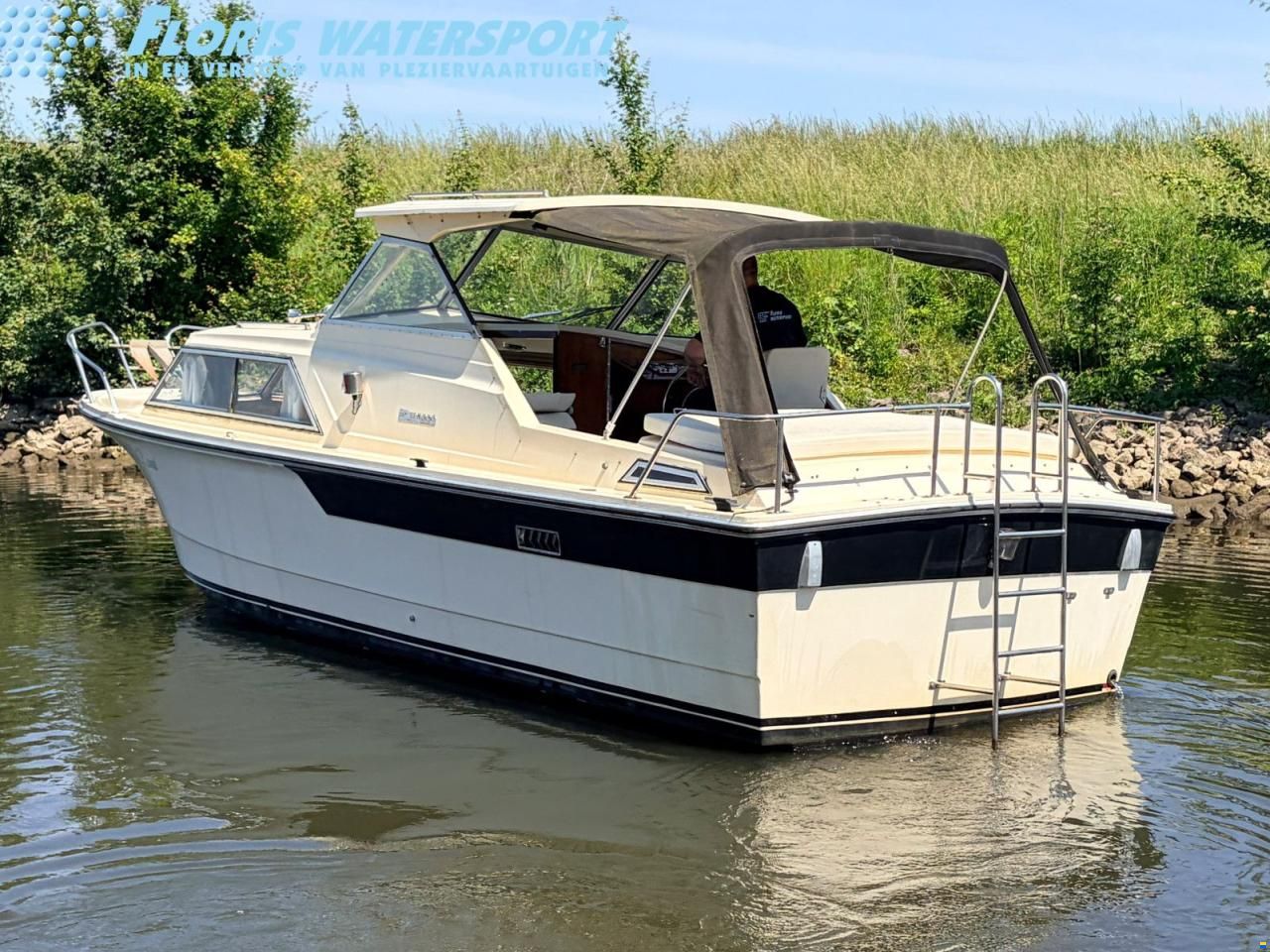 Marco Yachts 810