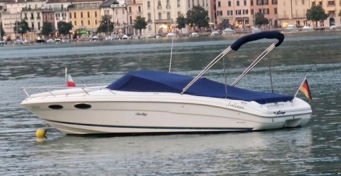 Sea Ray 230 Signature