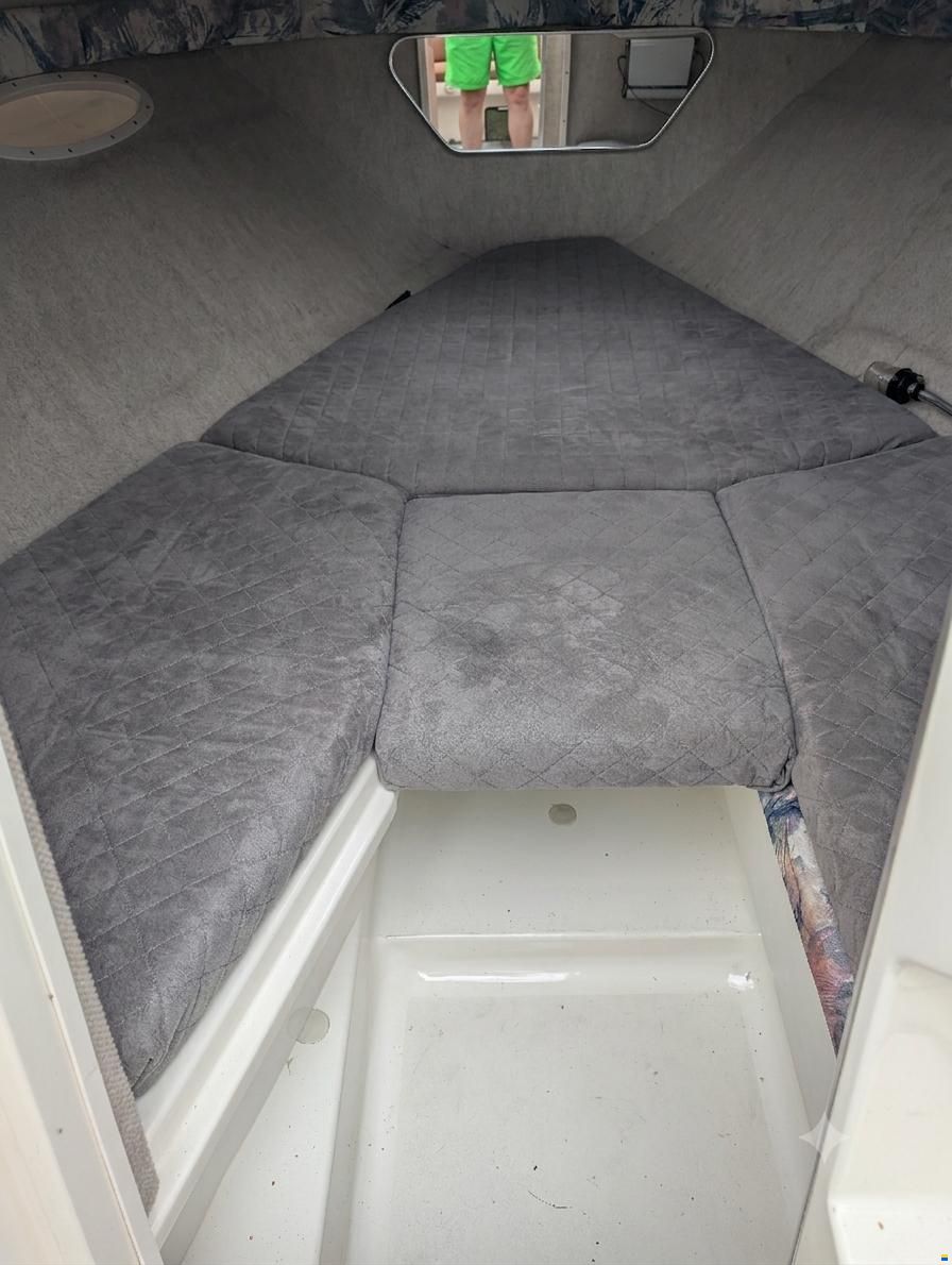 Sea Ray 230 Signature