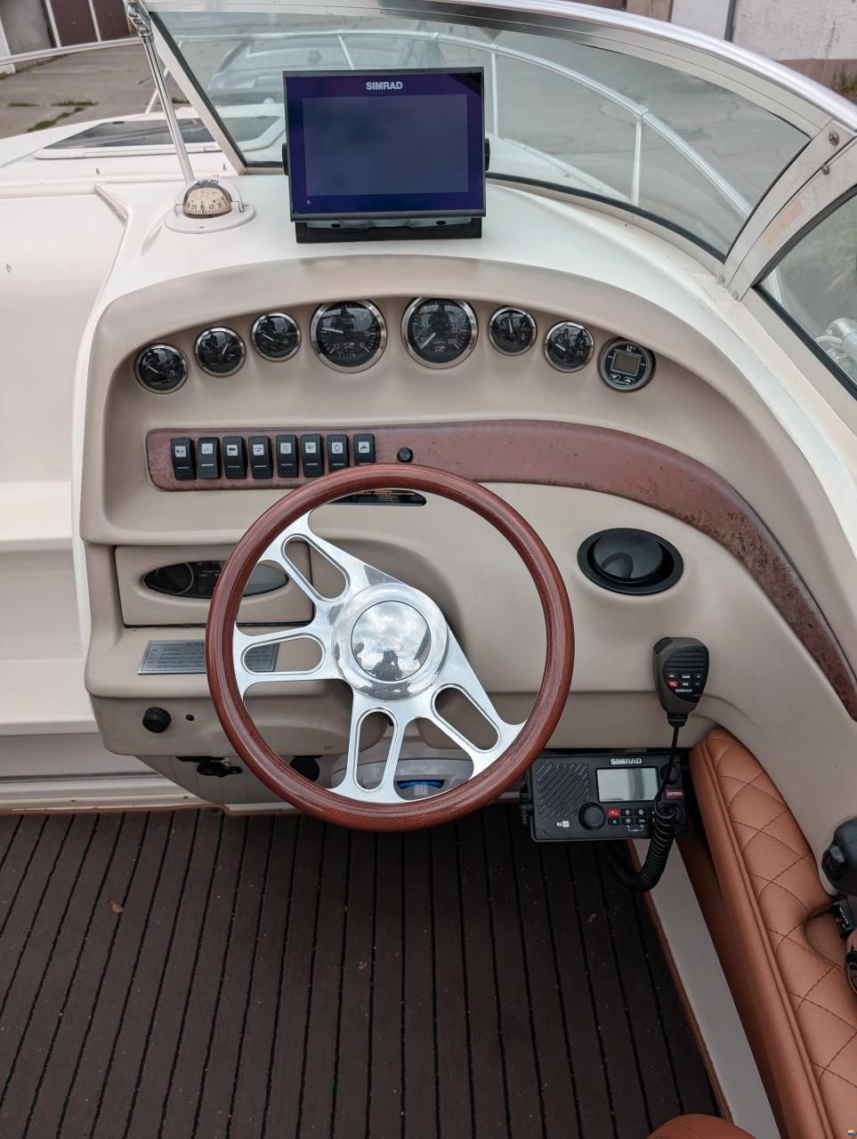 Sea Ray 230 Signature