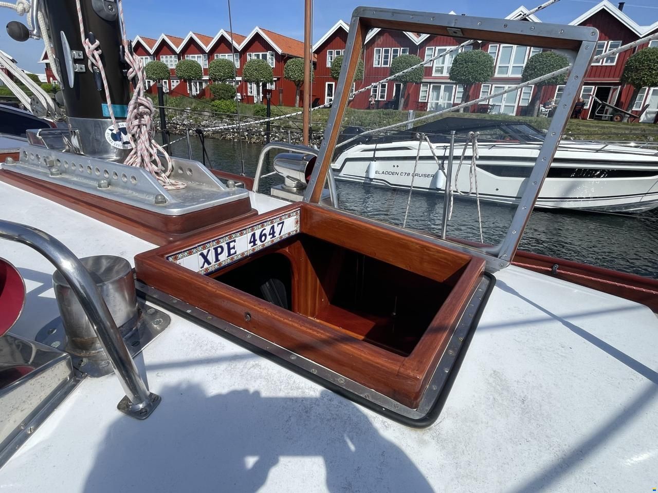 Mahogany Yacht 32