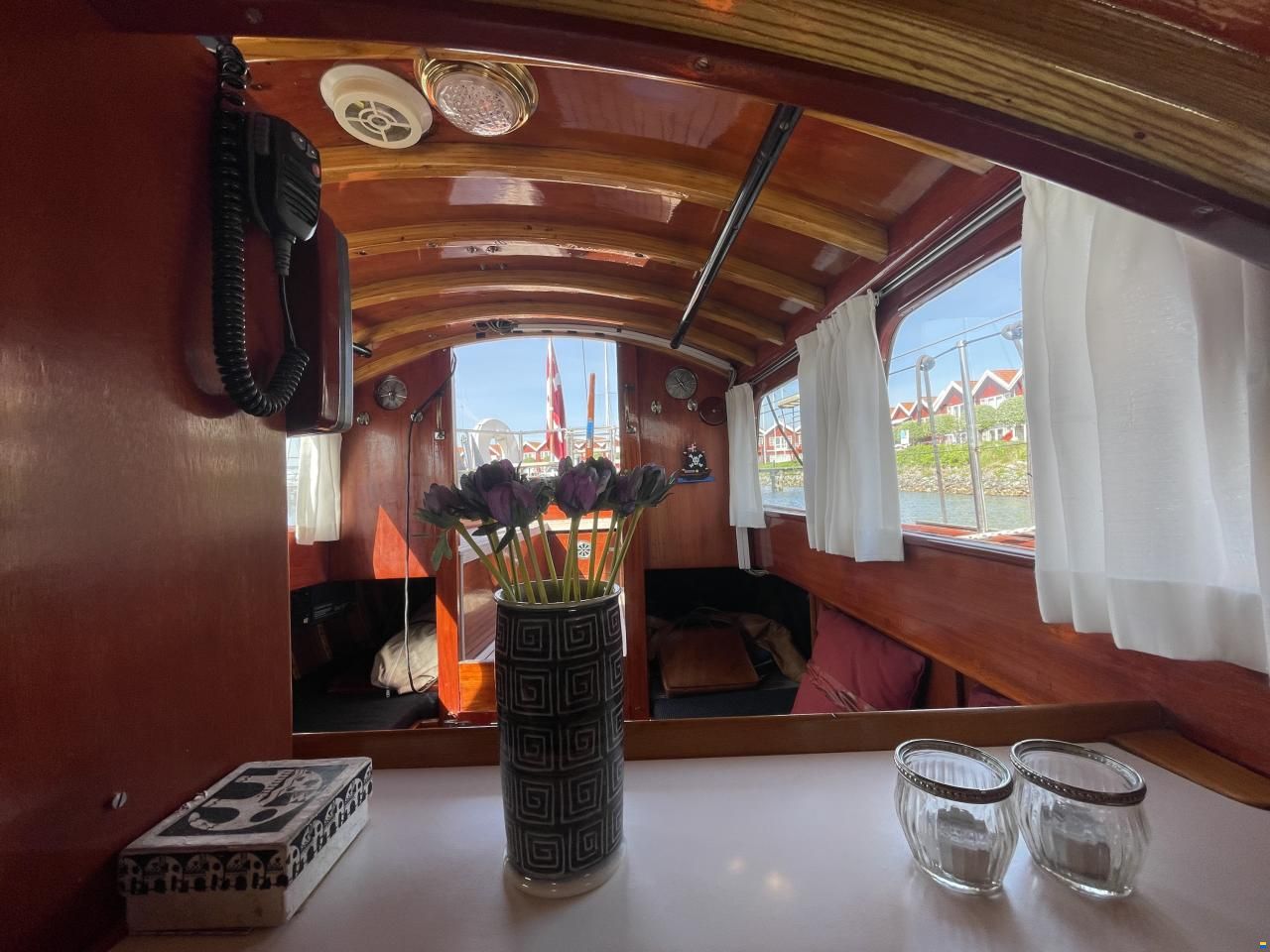 Mahogany Yacht 32