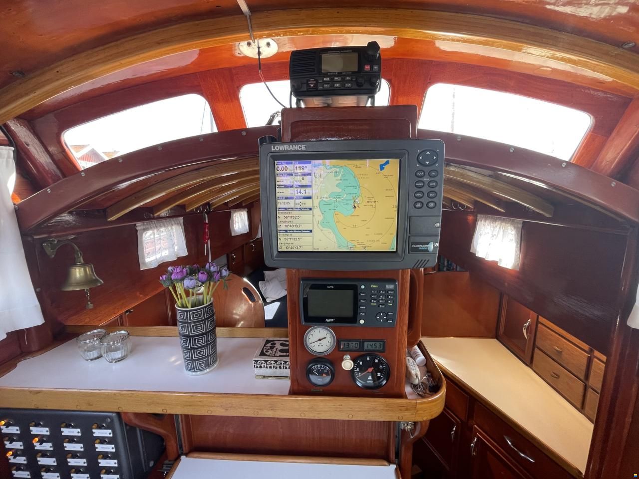 Mahogany Yacht 32