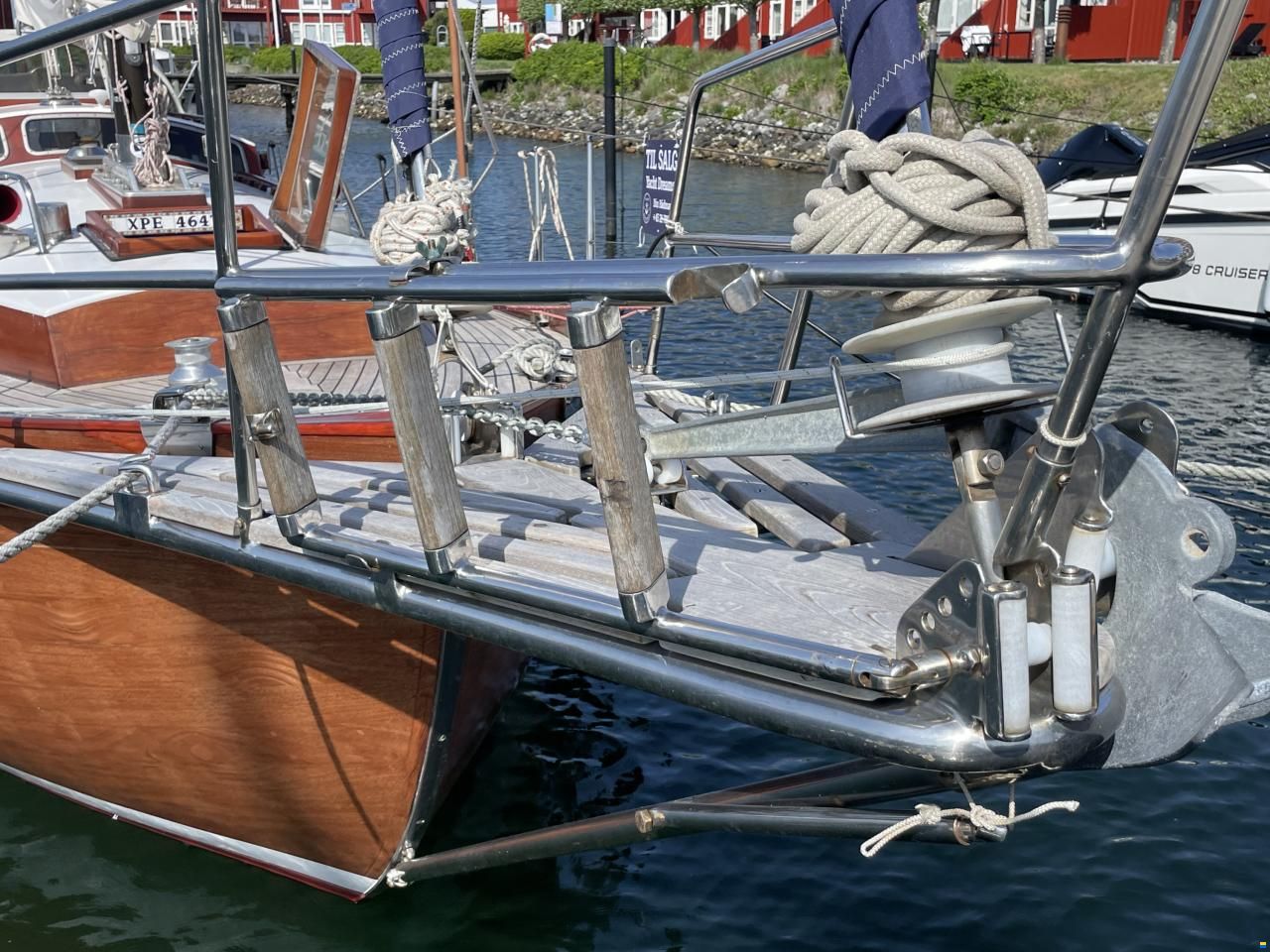 Mahogany Yacht 32