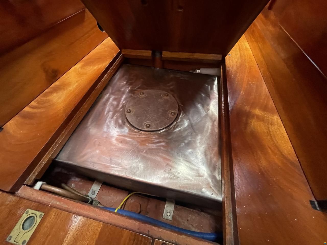 Mahogany Yacht 32