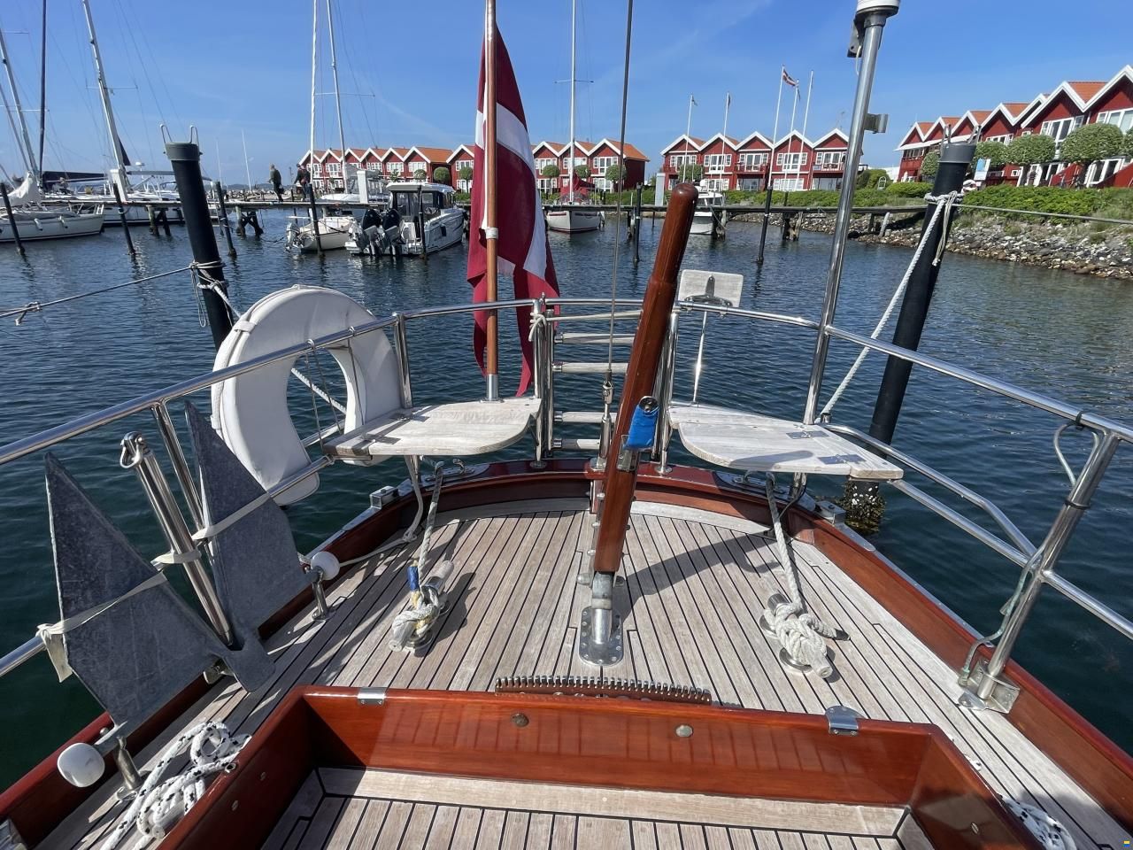 Mahogany Yacht 32