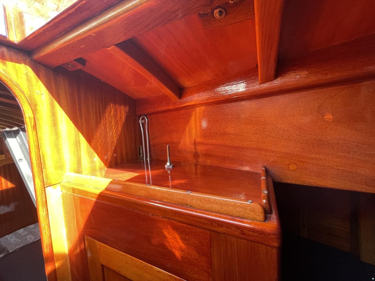 Mahogany Yacht 32
