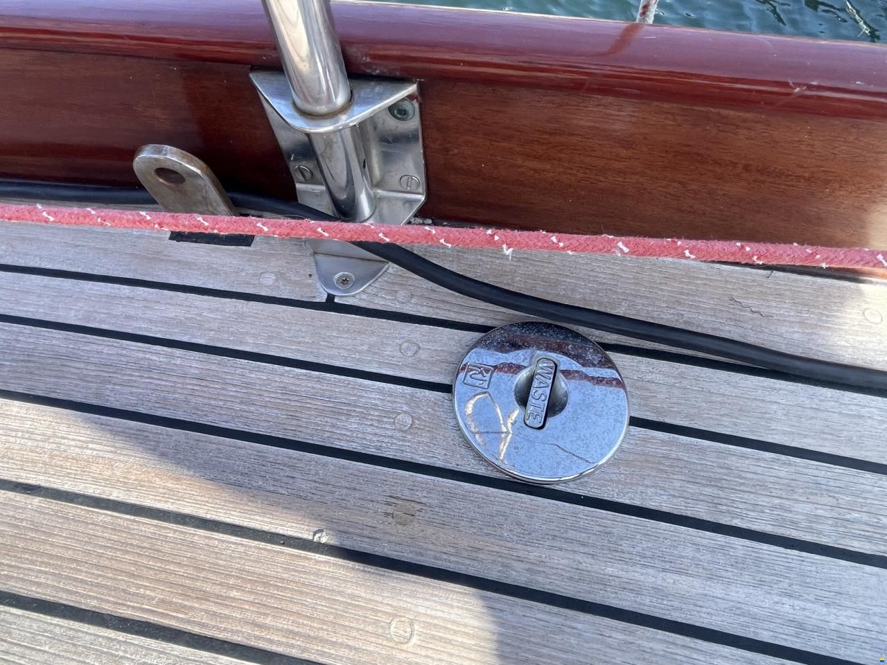 Mahogany Yacht 32