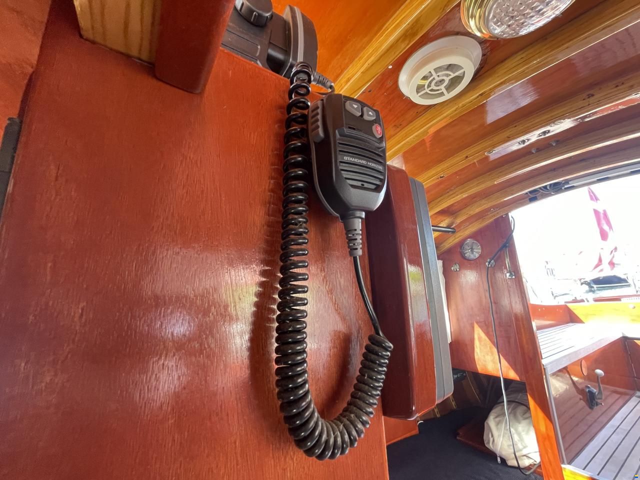 Mahogany Yacht 32
