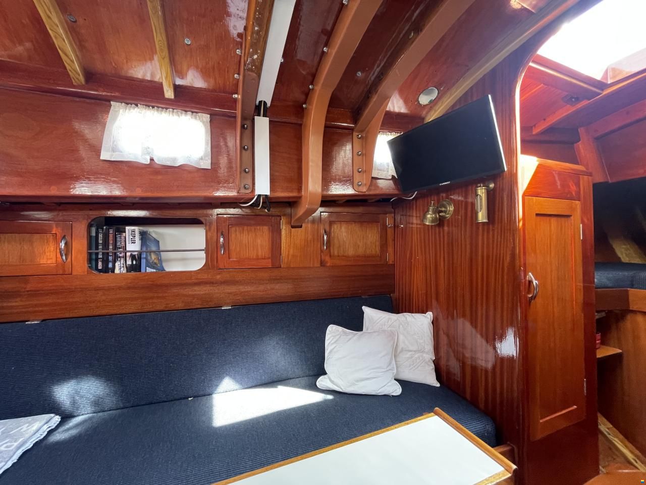 Mahogany Yacht 32