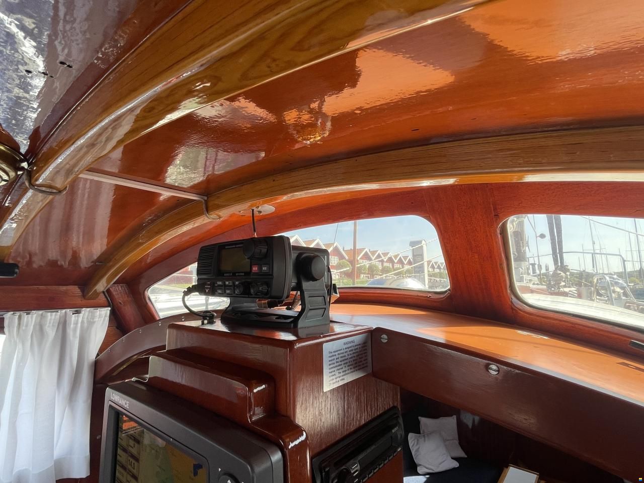Mahogany Yacht 32