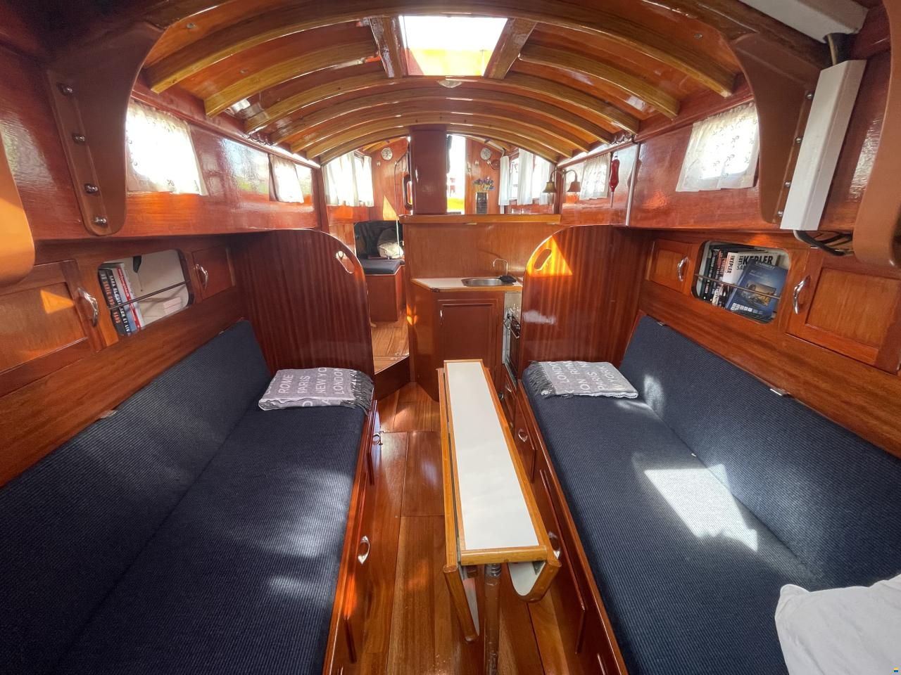 Mahogany Yacht 32
