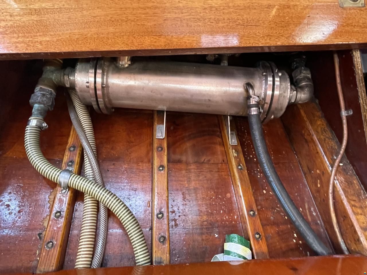 Mahogany Yacht 32
