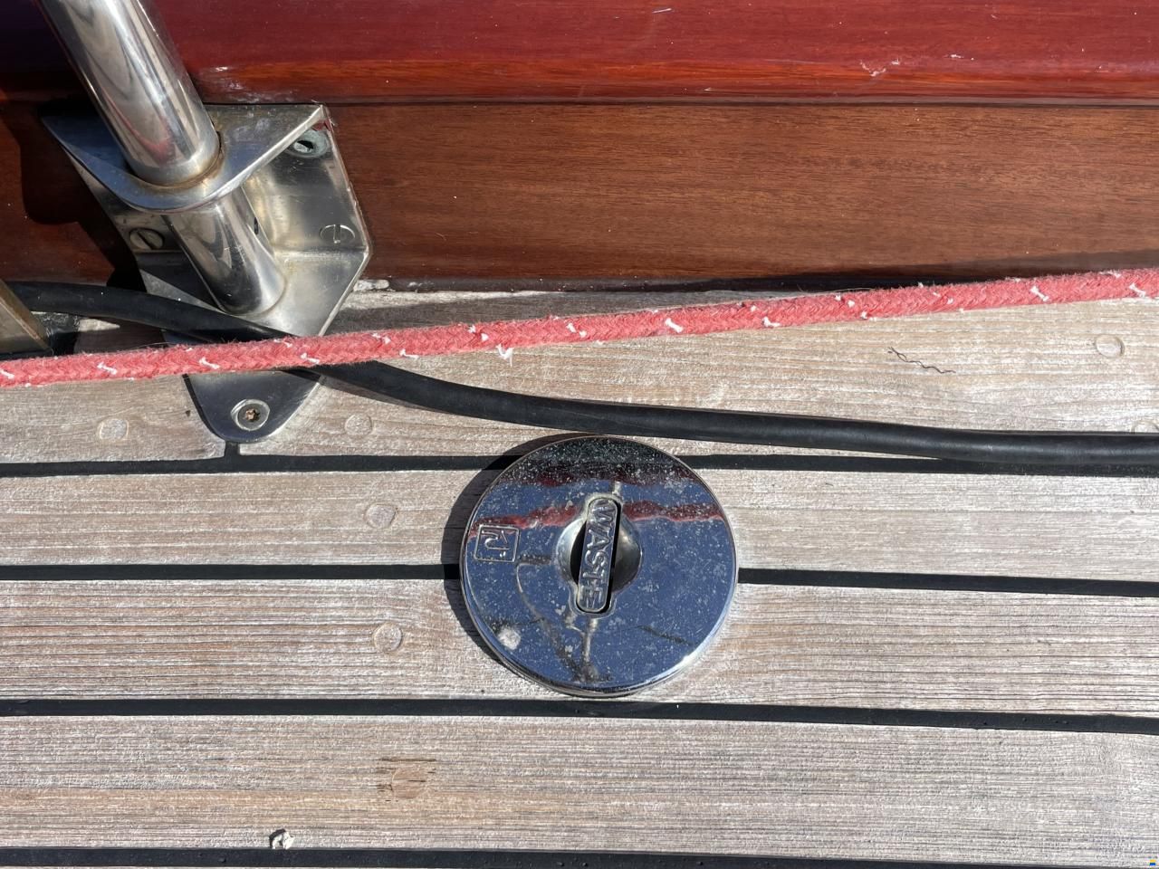 Mahogany Yacht 32