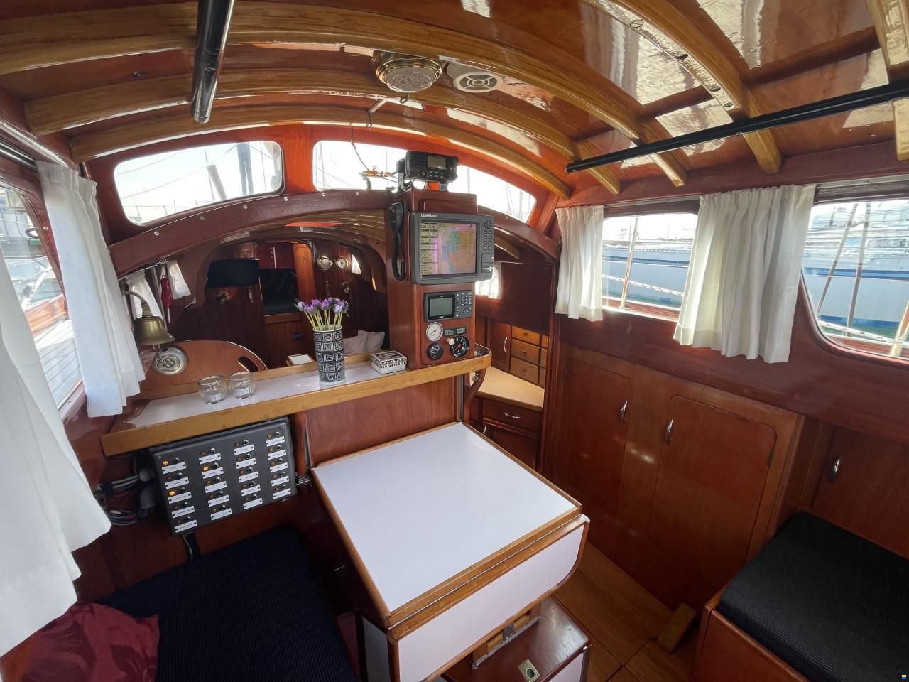 Mahogany Yacht 32
