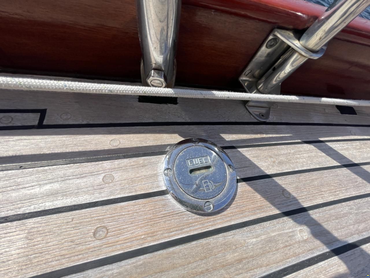 Mahogany Yacht 32