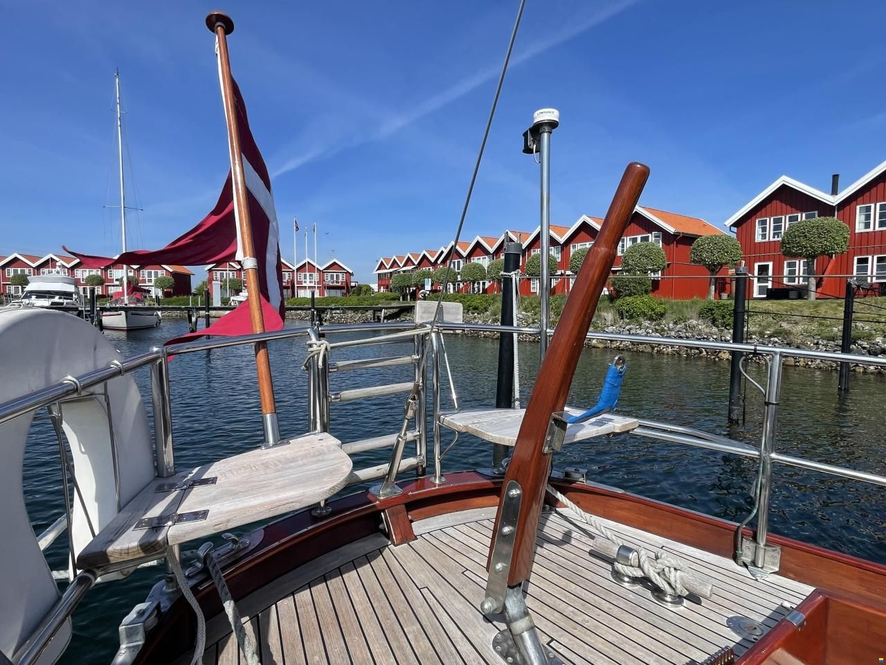 Mahogany Yacht 32