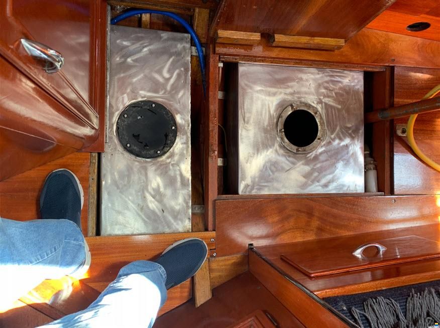 Mahogany Yacht 32