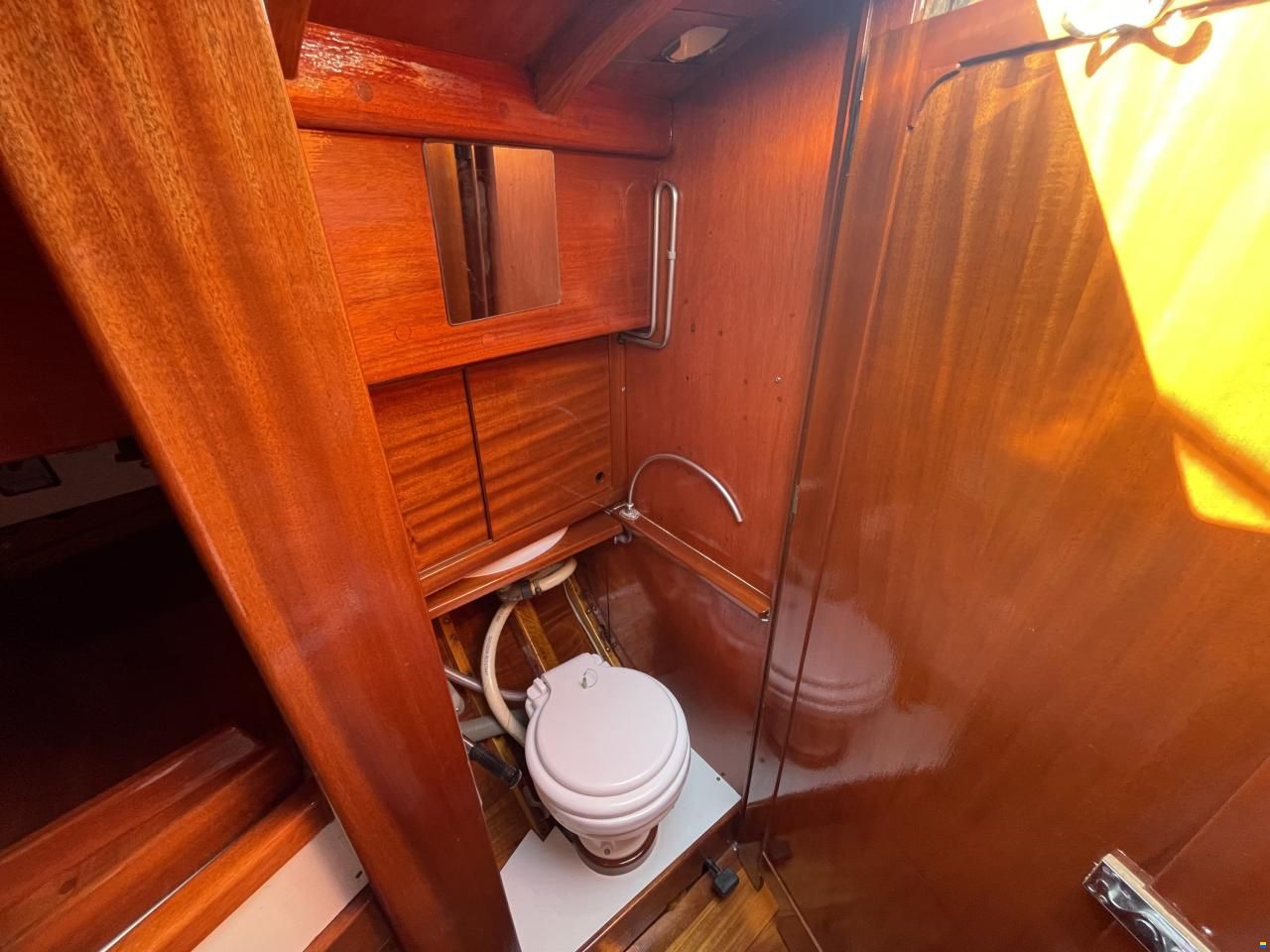 Mahogany Yacht 32