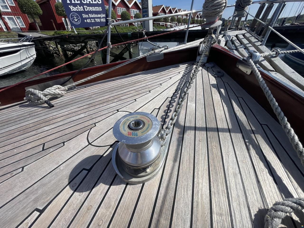 Mahogany Yacht 32