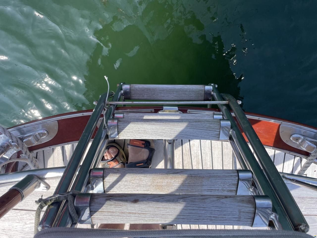 Mahogany Yacht 32