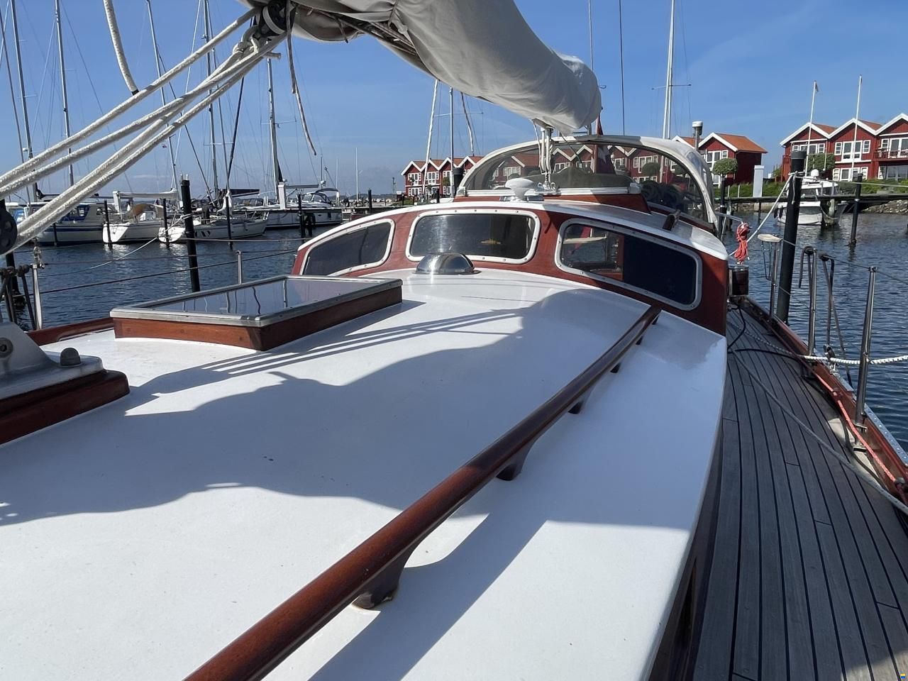 Mahogany Yacht 32