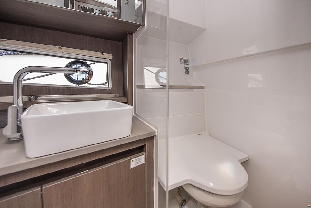 Sealine C335
