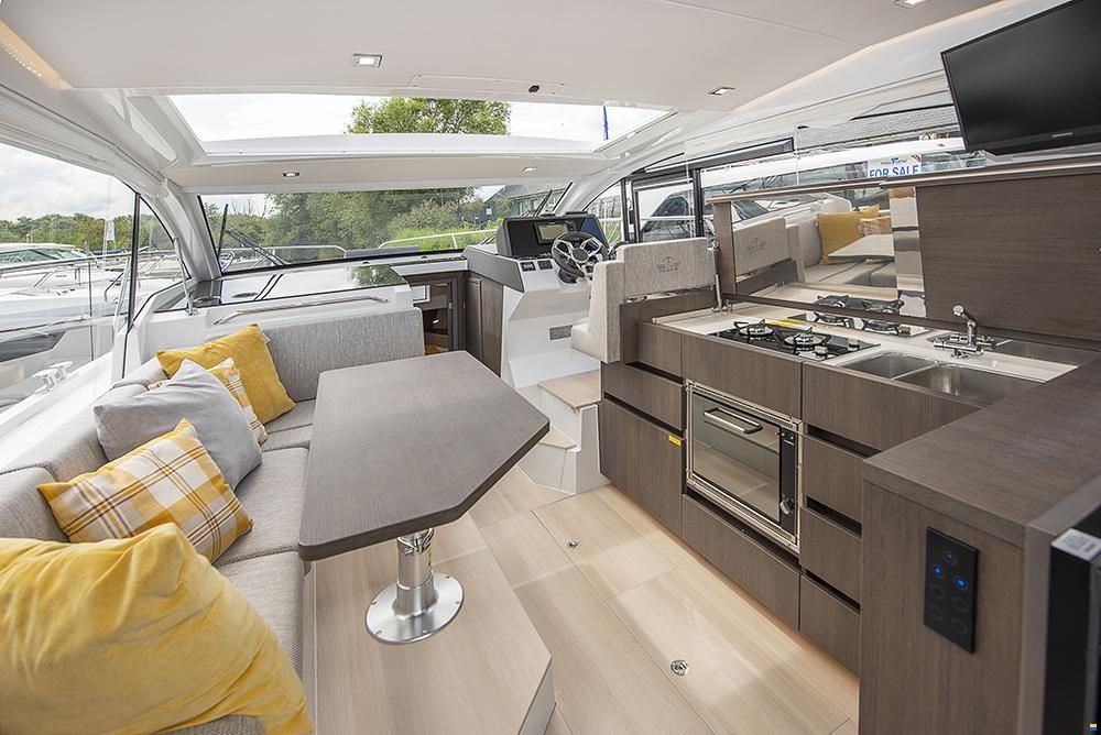 Sealine C335